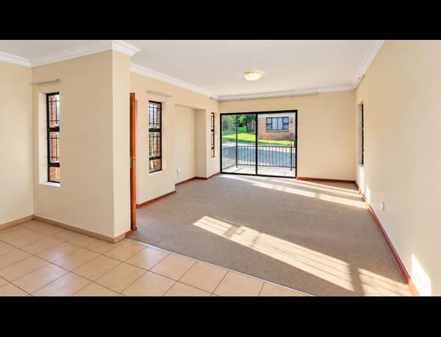 2 BEDROOM TOWNHOUSE FOR SALE IN LANGENHOVENPARK